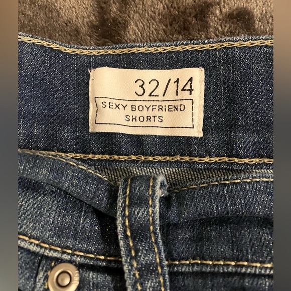 Gap Sexy Boyfriend Short - Picture 2 of 4